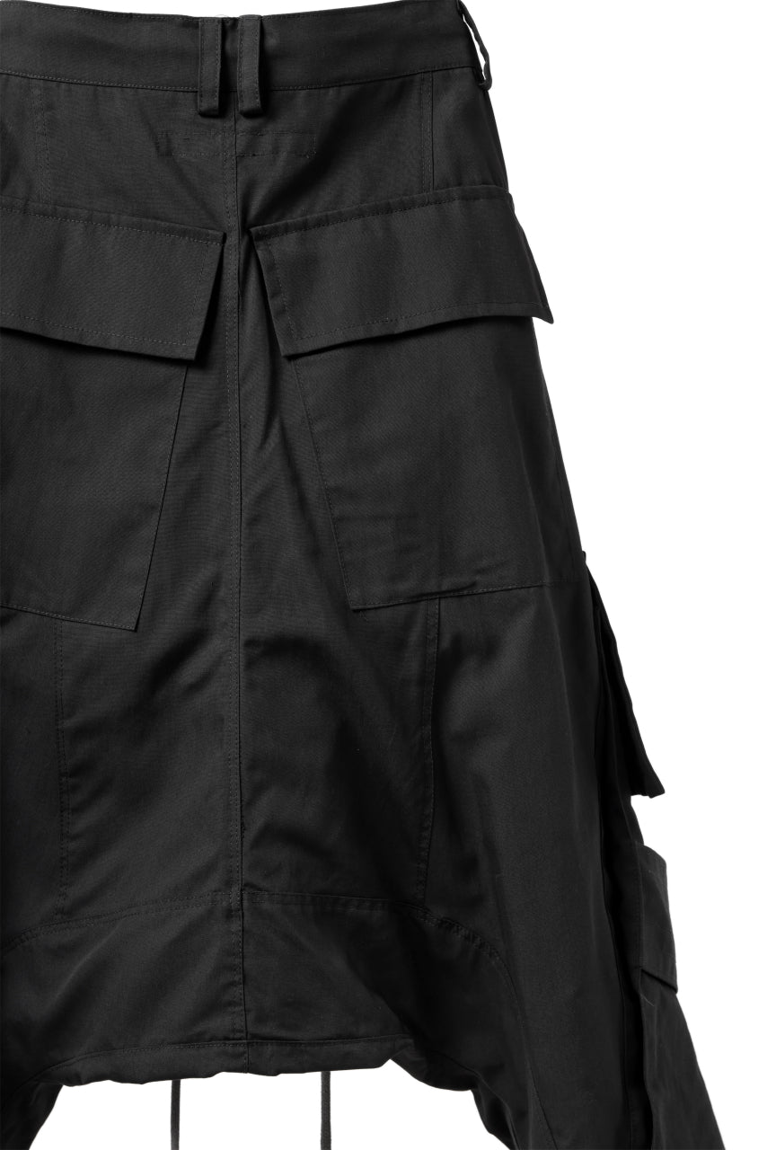 A.F ARTEFACT D-CLOTCH BIG CARGO CROPPED PANTS (BLACK)