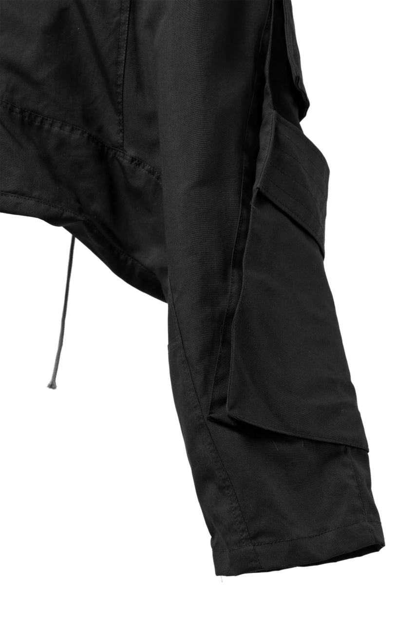 A.F ARTEFACT D-CLOTCH BIG CARGO CROPPED PANTS (BLACK)