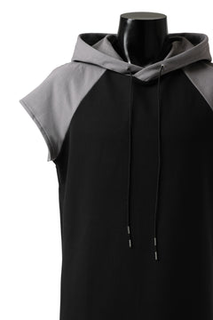 Load image into Gallery viewer, incarnation HOODED RAGLAN FRENCH SLEEVE TOPS / ELASTIC F.TERRY (BLACK x GREY)