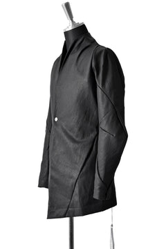 Load image into Gallery viewer, LEON EMANUEL BLANCK FORCED SHORT BLAZER JACKET with LAPEL / OVERLOCK STITCH / RESINATED CL-TWILL (BLACK)