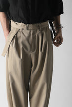 画像をギャラリービューアに読み込む, KAZUYUKI KUMAGAI Wide Tapered Trousers with Belt / Compact Strong Twill (BEIGE)