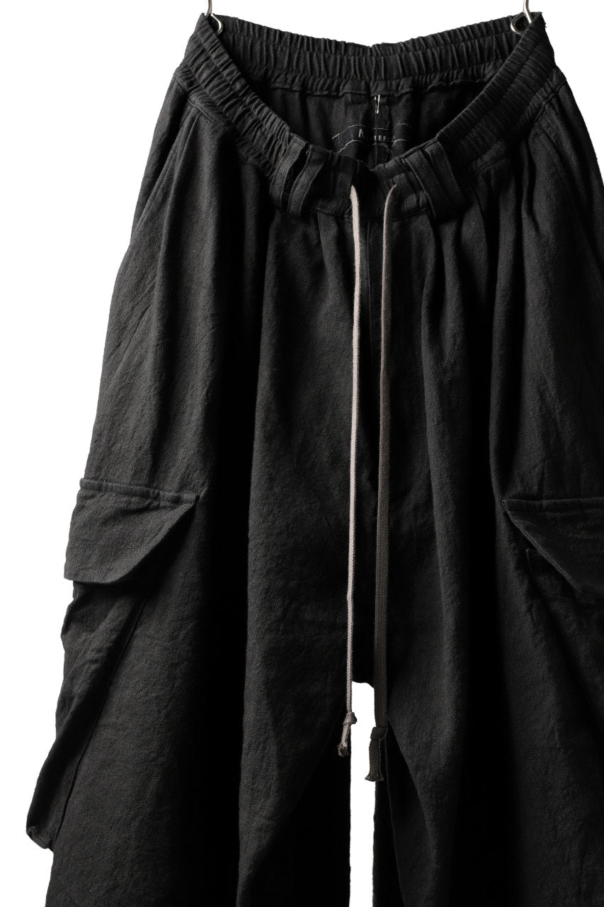 A.F ARTEFACT DRAWSTRING-HEM WIDE CARGO PANTS (BLACK)