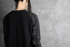 Load image into Gallery viewer, A.F ARTEFACT exclusive BomberHEAT® PLAID RAGLAN TOPS (BLACK×GREY)