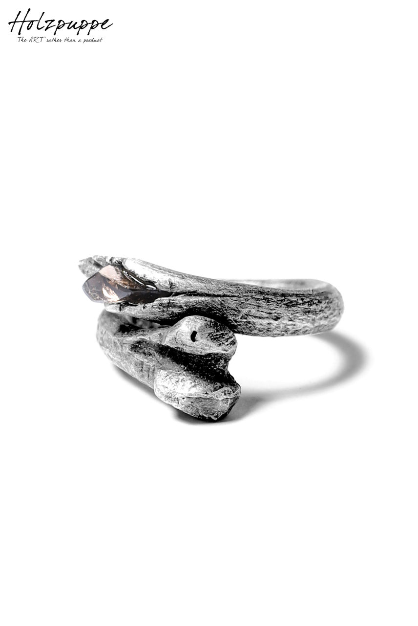 Holzpuppe exclusive Bone ring with Smoke Quartz