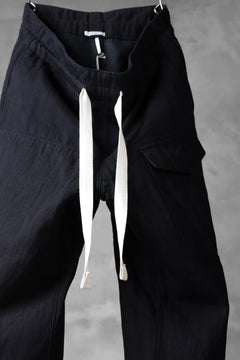 Load image into Gallery viewer, sus-sous wide trousers MK-1 / C65L35 stripe twill (INDIGO CHARCOAL)