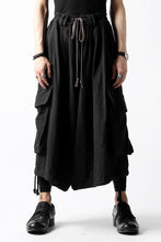 画像をギャラリービューアに読み込む, A.F ARTEFACT DRAWSTRING-HEM WIDE CARGO PANTS (BLACK)