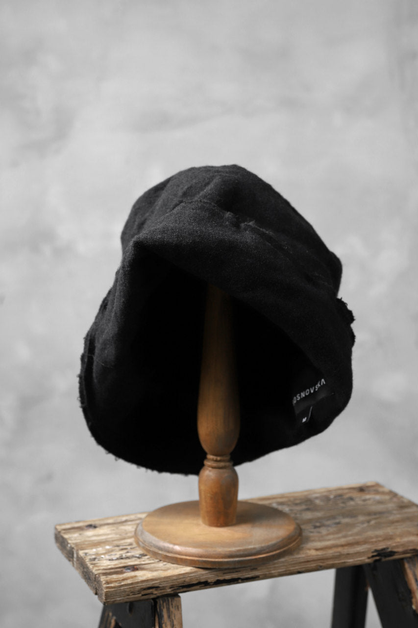 Load image into Gallery viewer, SOSNOVSKA WASHED CASHMERE HAT (BLACK)