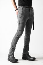 Load image into Gallery viewer, thomkrom OVER LOCKED SLIM TROUSERS / FADE STRETCH DENIM (LIGHT GREY)