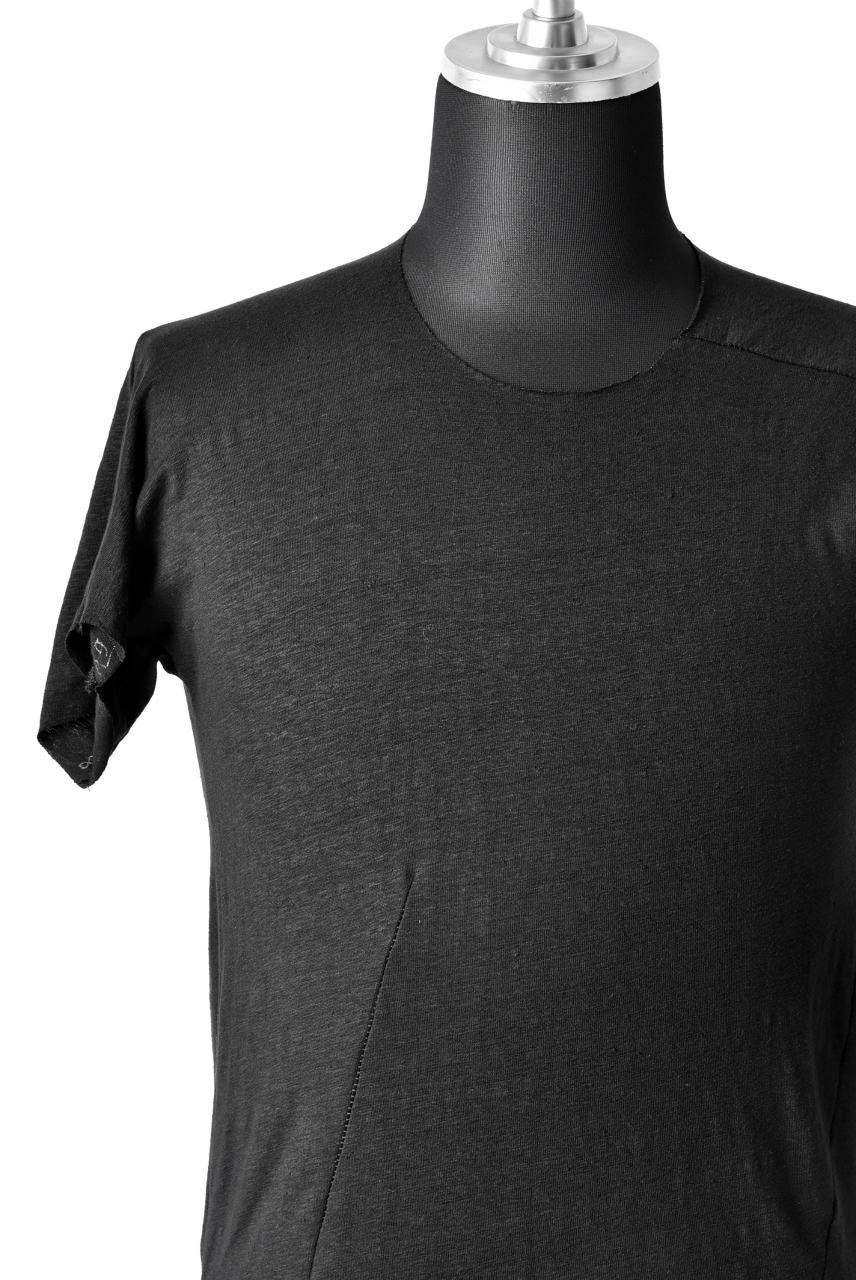 Load image into Gallery viewer, LEON EMANUEL BLANCK DISTORTION CURVED T / LUCENT LINEN JERSEY (BLACK)