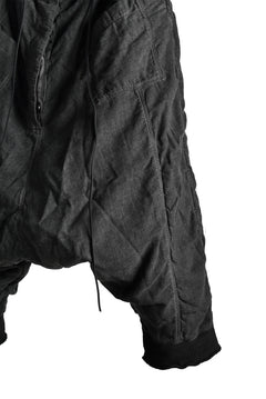 Load image into Gallery viewer, RUNDHOLZ DIP DEEP CROTCH SWITCHING CROPPED PANTS (CARBON)