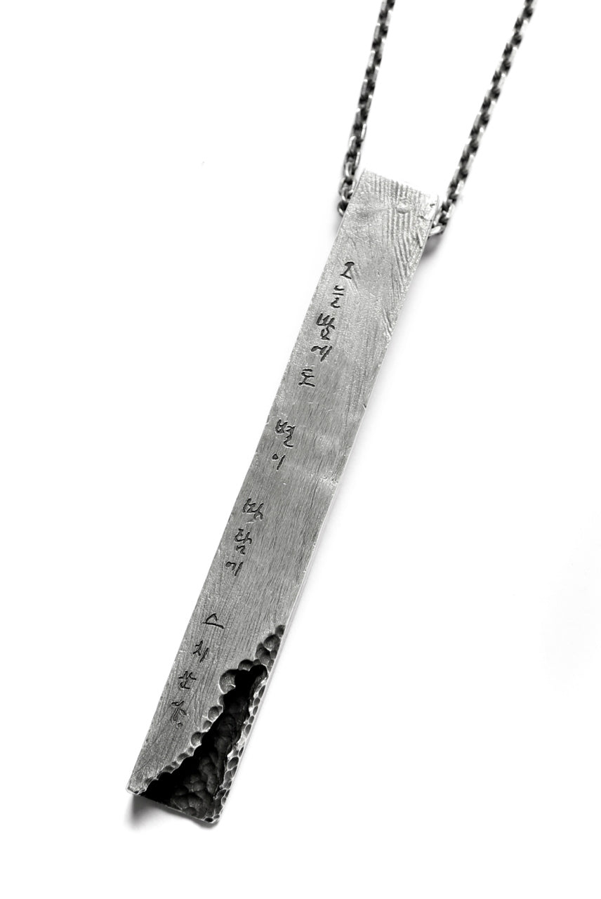 Load image into Gallery viewer, Moggak-Inhyeong by Holzpuppe The necklace with unique texture and a paragraph