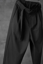 画像をギャラリービューアに読み込む, KAZUYUKI KUMAGAI Wide Tapered Trousers with Belt / Compact Strong Twill (DARK GREY)