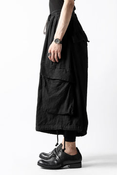 Load image into Gallery viewer, A.F ARTEFACT DRAWSTRING-HEM WIDE CARGO PANTS (BLACK)