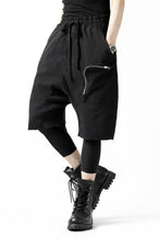 Load image into Gallery viewer, thomkrom RADICAL ZIP-POC DROPCROTCH SHORTS (BLACK)