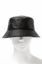 画像をギャラリービューアに読み込む, ISAMU KATAYAMA BACKLASH BUCKET HAT / MONOCHROME LUXURY STEER (BLACK)