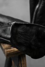 Load image into Gallery viewer, incarnation exclusive SHEEP SHEARLING MOUTON GLOVE / SPIRAL ZIP (BLACK×BLACK)