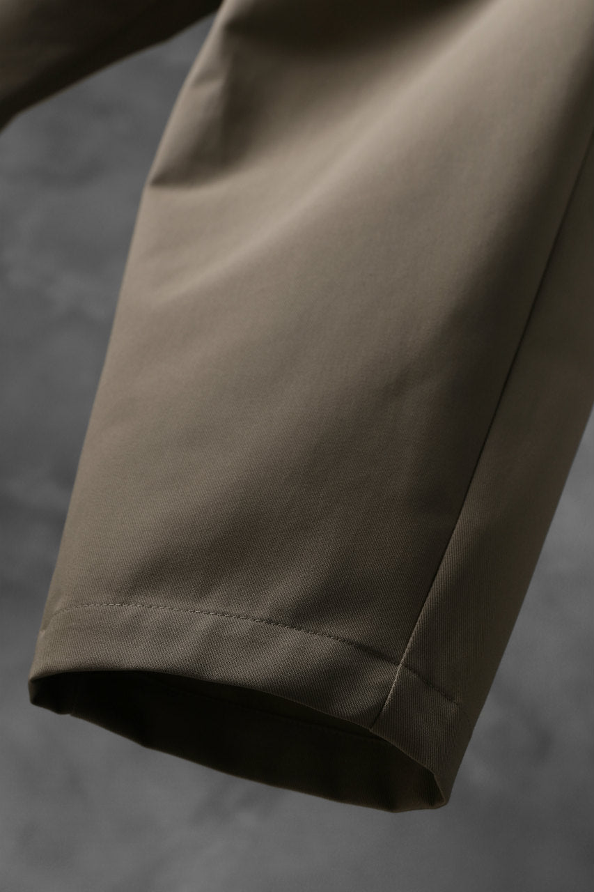 KAZUYUKI KUMAGAI Wide Tapered Trousers with Belt / Compact Strong Twill (BEIGE)