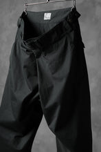画像をギャラリービューアに読み込む, daska wrap pants / organic chino (SUMI-KURO)