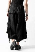 Load image into Gallery viewer, A.F ARTEFACT DRAWSTRING-HEM WIDE CARGO PANTS (BLACK)