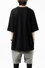 Load image into Gallery viewer, A.F ARTEFACT &quot;chest” BOXYFIT T-SHIRT (BLACK)