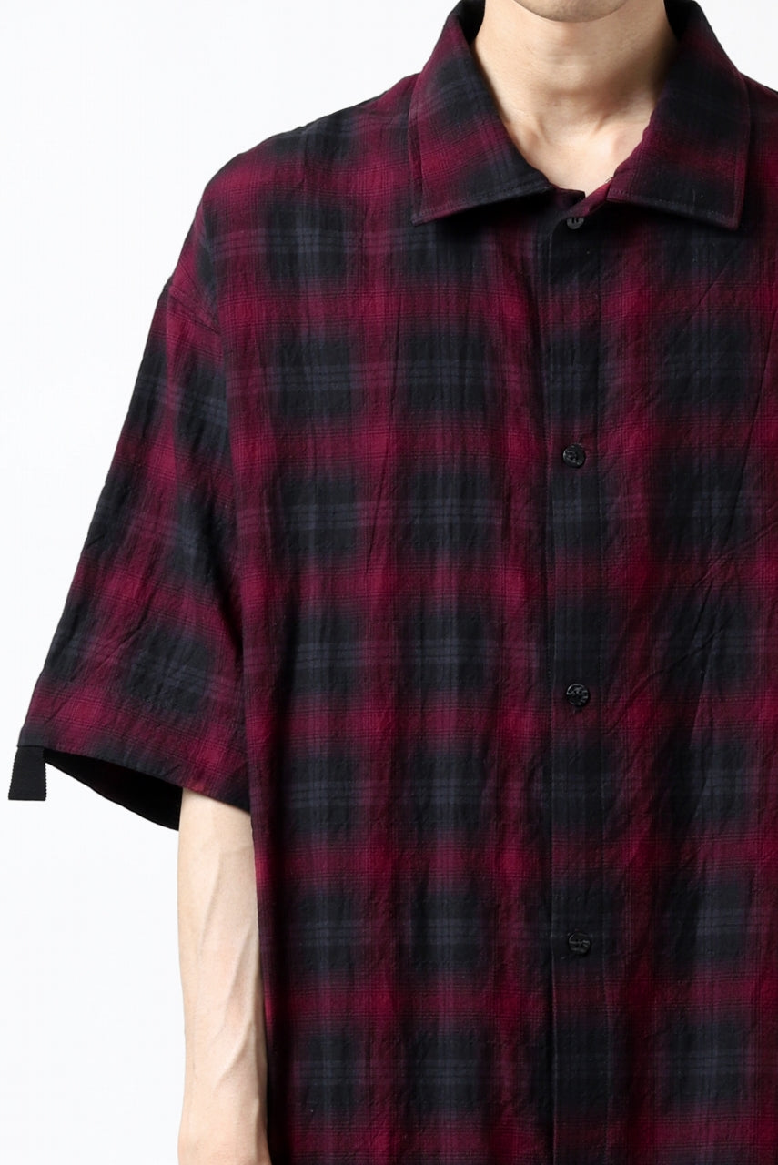 Load image into Gallery viewer, A.F ARTEFACT &quot;CLUELESS&quot; HALF SLEEVE SHIRT (BLACK x RED)