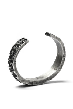 Load image into Gallery viewer, Holzpuppe Barnacles Eroded Basalt Rock Silver Bangle (BB-612)