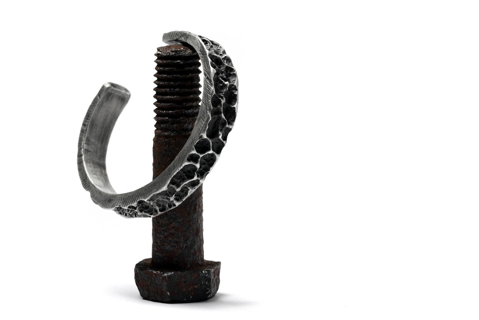 Load image into Gallery viewer, Holzpuppe Barnacles Eroded Basalt Rock Silver Bangle (BB-612)