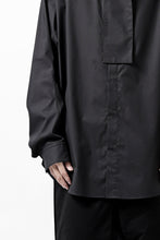 Load image into Gallery viewer, D-VEC WATER REPELLENT HIGH DENSITY BROAD NO COLLAR L/S SHIRT (NIGHT SEA BLACK)