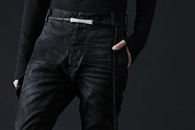 Load image into Gallery viewer, masnada SLIM JEANS / REPURPOSED STRETCH (BLACK HAND SMEARED RESIN)