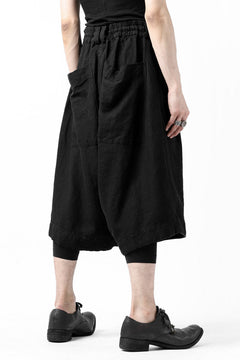 画像をギャラリービューアに読み込む, _vital tucked volume short pants / washer organic linen (BLACK)