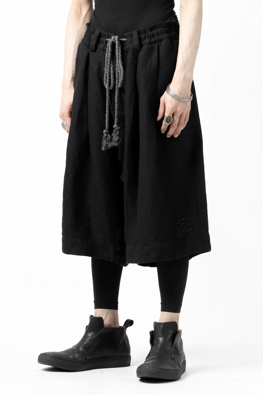 Load image into Gallery viewer, _vital tucked volume short pants / washer organic linen (BLACK)