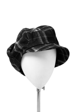 Load image into Gallery viewer, der antagonist. HAND CRAFTED CASQUETTE (SOFT WOOL / BLACK CHECK)