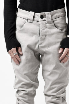 Load image into Gallery viewer, thom/krom SCAR-STITICHING DENIM PANTS / ACID BLEACH (CEMENT)