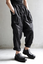 Load image into Gallery viewer, CHANGES  RE;BUILD easy waist pocket trousers / used+new plain woven (BLACK #C)