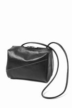 Load image into Gallery viewer, ierib exclusive boxy bag / Natural Camel (BLACK)