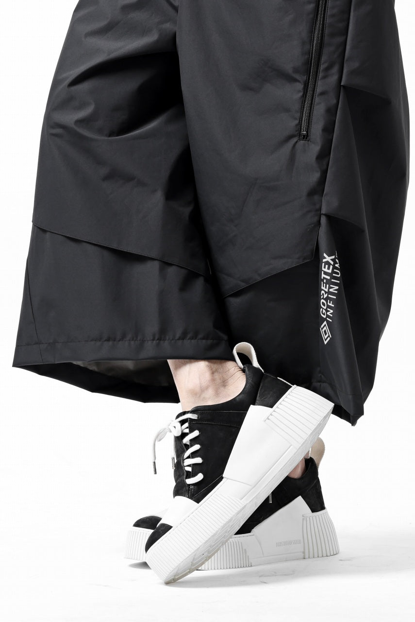 Load image into Gallery viewer, D-VEC x ALMOSTBLACK WIDE CROPPED TROUSERS / GORE-TEX INFINIUM™ POLARIS 2L (BLACK)