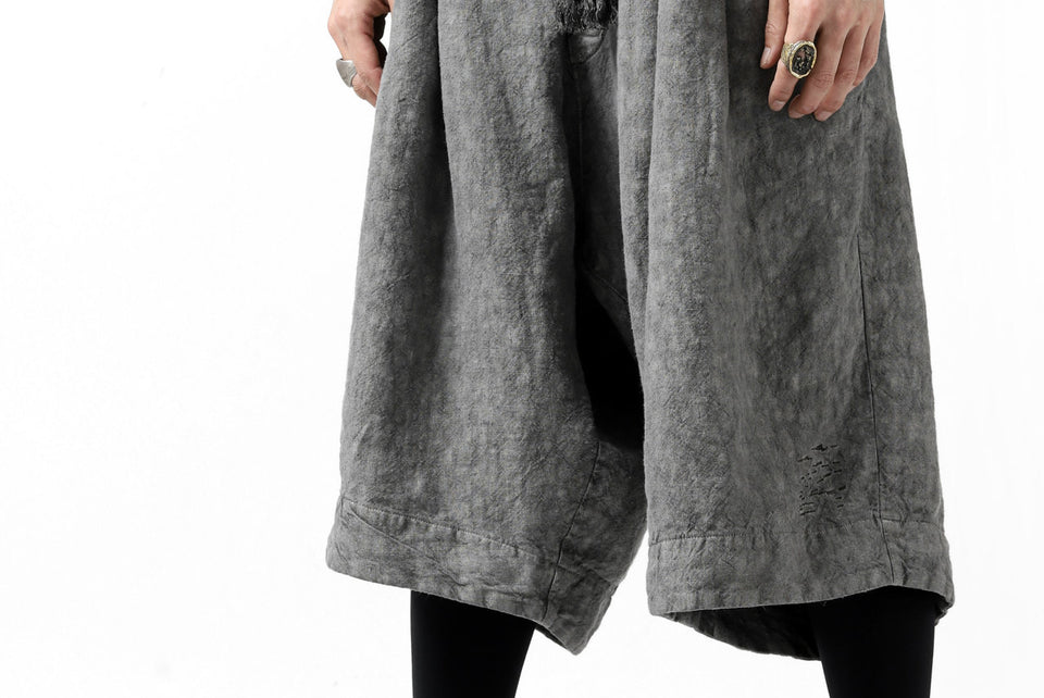 画像をギャラリービューアに読み込む, _vital tucked volume short pants / japanese-ink dyed linen (GREY)