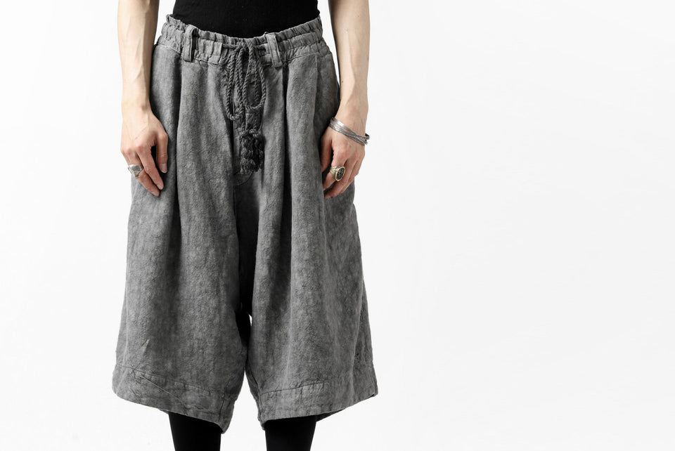 画像をギャラリービューアに読み込む, _vital tucked volume short pants / japanese-ink dyed linen (GREY)