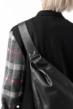 Load image into Gallery viewer, discord Yohji Yamamoto Y Body Bag M / Soft Shrink Cow Leather (BLACK)
