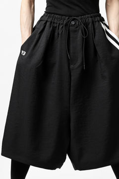 Load image into Gallery viewer, Y-3 Yohji Yamamoto ELEGANT 3 STP WIDE SHORTS / POLY TWILL (BLACK)