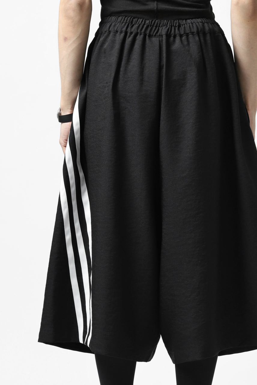 Y-3 Yohji Yamamoto ELEGANT THREE STRIPES SARROUEL-SHORTS (BLACK)