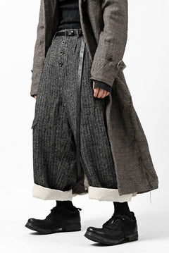 Load image into Gallery viewer, YUTA MATSUOKA buggy pants / wool linen herringbone (charcoal grey)