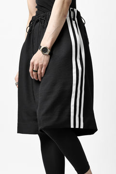 Load image into Gallery viewer, Y-3 Yohji Yamamoto ELEGANT THREE STRIPES TAILOR-SHORTS (BLACK)