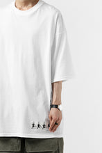 Load image into Gallery viewer, A.F ARTEFACT &quot;flank” BOXYFIT T-SHIRT (WHITE)