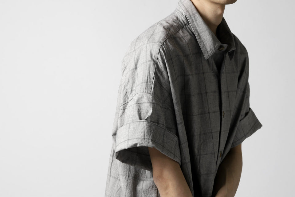 Load image into Gallery viewer, forme d&#39;expression Round Hem Shirt  / Windpen Plaid (Hazy Grey)