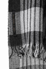Load image into Gallery viewer, forme d&#39;expression Mambo Graphic Plaid Stole (Mono)