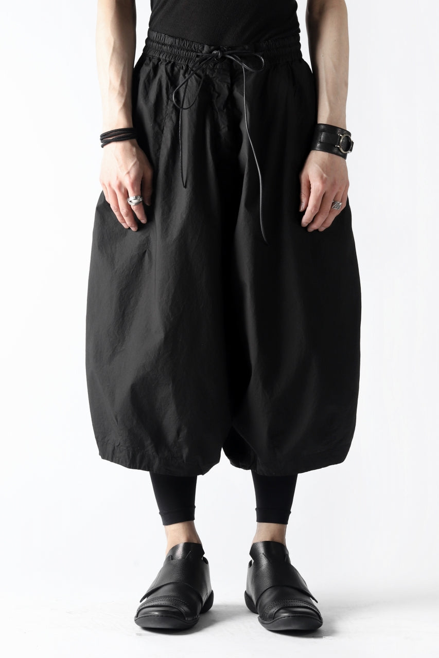 Load image into Gallery viewer, RUNDHOLZ DIP DROPCROTCH WIDE SHORTS / DYED C-CLOTH (BLACK)