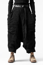 画像をギャラリービューアに読み込む, SOSNOVSKA SQUEEZED STRIPE PANTS (BLACK)