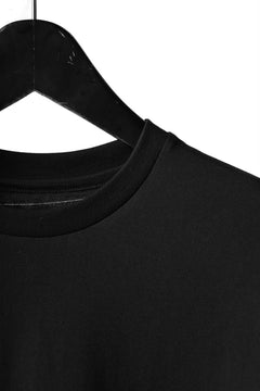 Load image into Gallery viewer, A.F ARTEFACT &quot;NUMBERS &amp; LOGO&quot; EMBROIDERY OVER SIZED TOPS (BLACK)