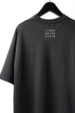Load image into Gallery viewer, A.F ARTEFACT &quot;NUMBERS &amp; LOGO&quot; EMBROIDERY OVER SIZED TOPS (D.GREY)